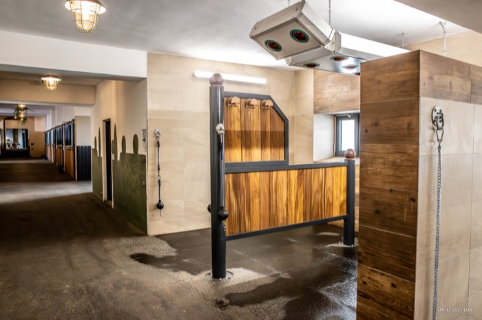 A wash and grooming bay fitted with a solarium